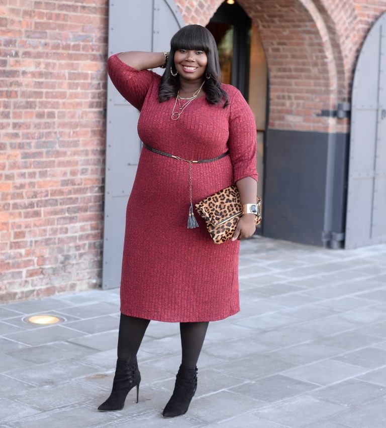 THE COZY HOLIDAY SWEATER DRESS - Stylish Curves
