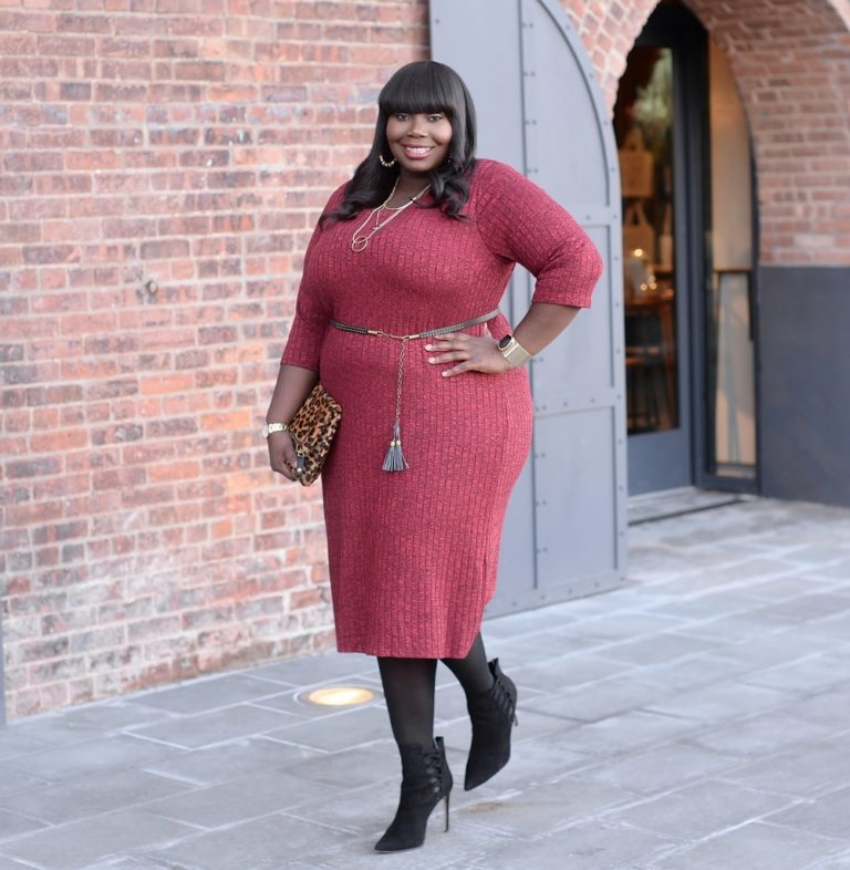 THE COZY HOLIDAY SWEATER DRESS - Stylish Curves