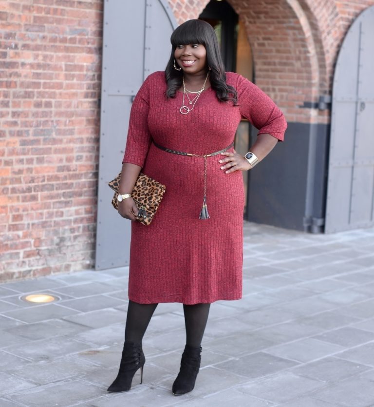 THE COZY HOLIDAY SWEATER DRESS - Stylish Curves