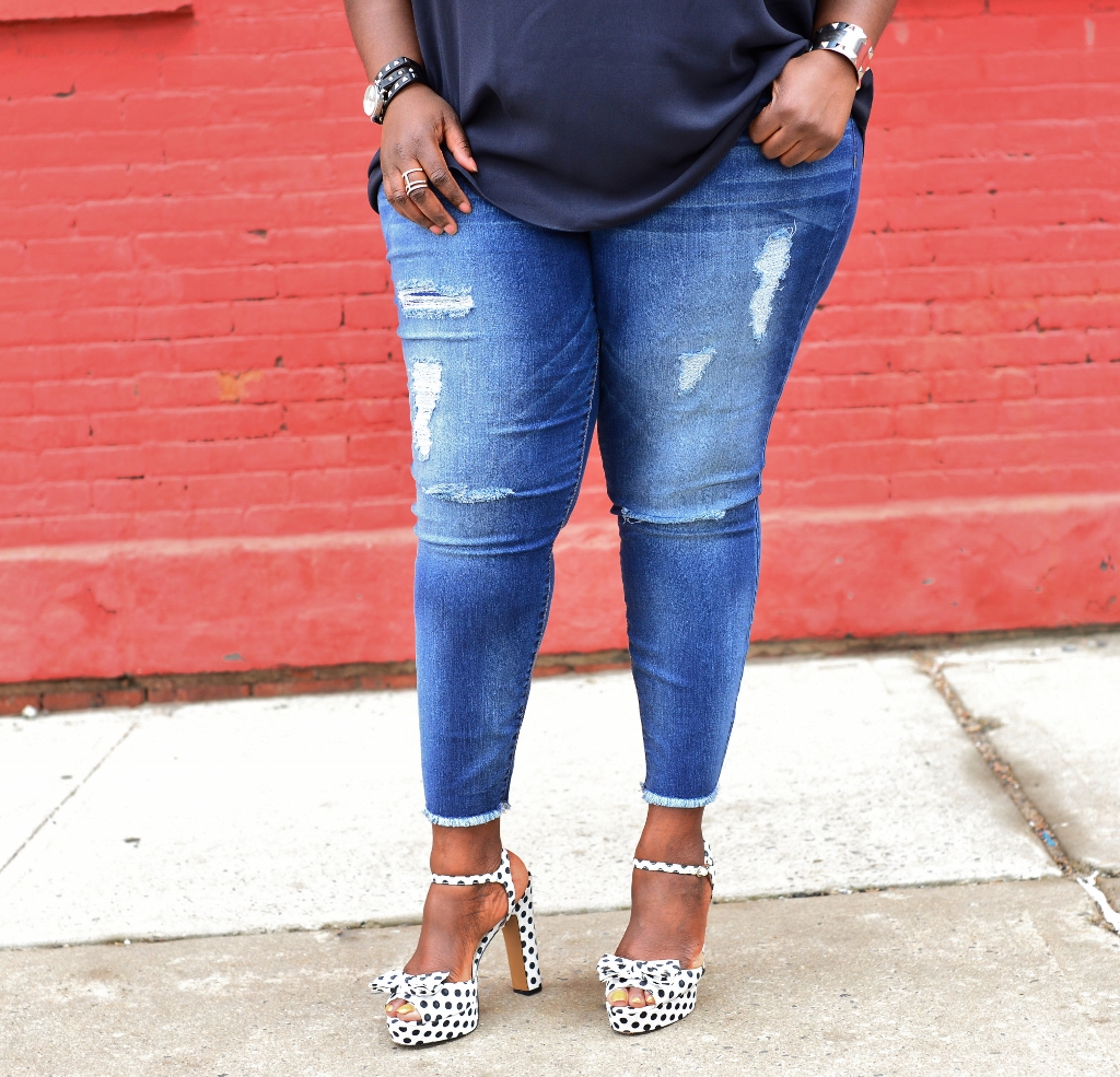 Daytime Chic In A Jennifer Lopez Off The Shoulder Top And Skinny Jeans ...