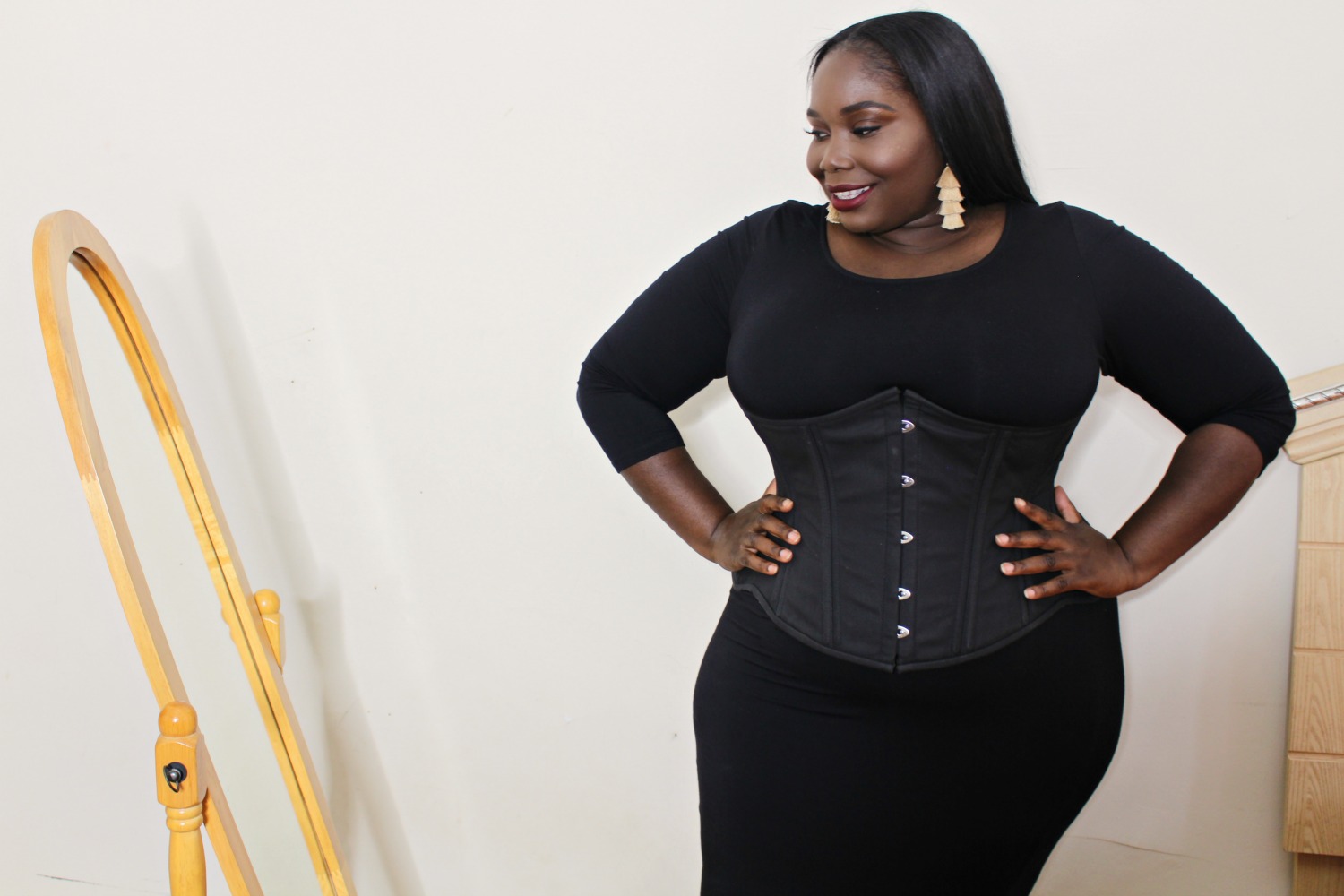 I Tried A Corset For The First Time And Here's What I Think About Them -  Stylish Curves