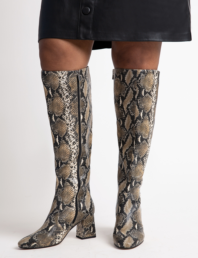 20 Pairs Of Wide Calf Boots That Don’t Give Old Lady Vibes