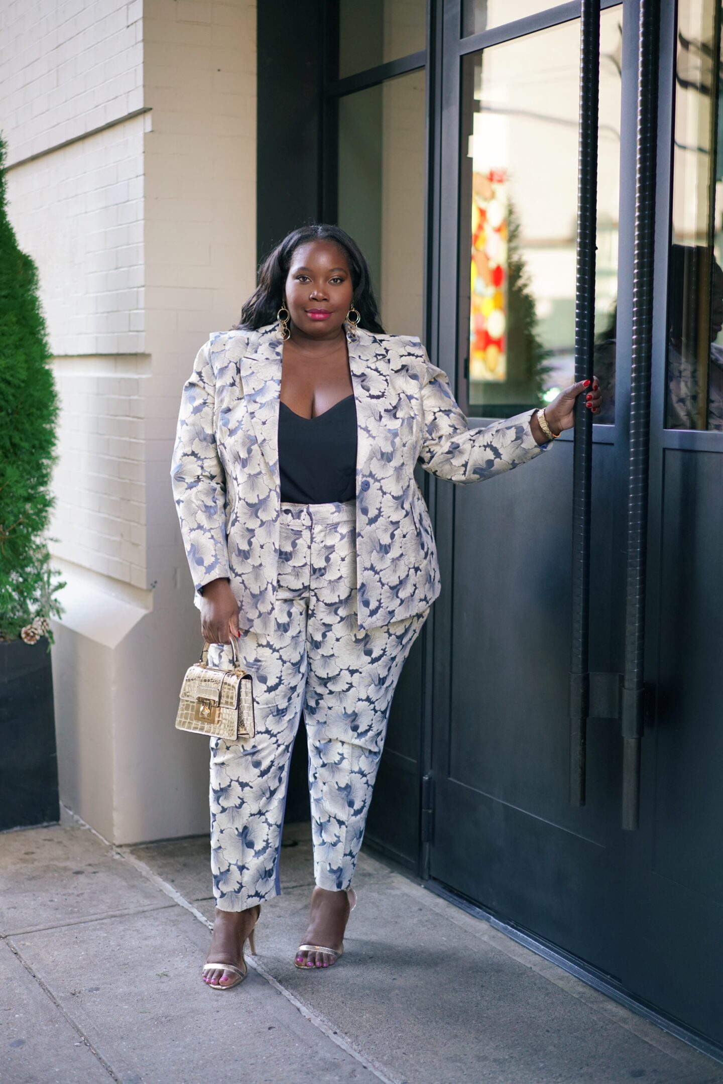 A matching suit is a chic option for a new years eve outfit or for a special event look. This plus size suit is from eloquii and has a blue and gold color combination.