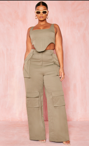Do you need cargo pants outfit ideas? Here's 5 ways I'm styling my plus size  cargo pants for spring. My fave looks are the orange b